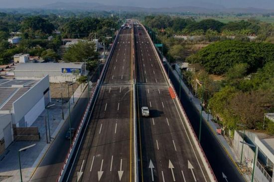 Manzanillo acuerda obras viales ante presión por aumento de carga portuaria